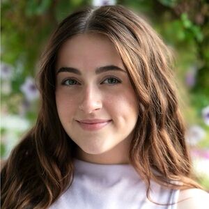 Meet your Posher, Regina! A struggling college student!